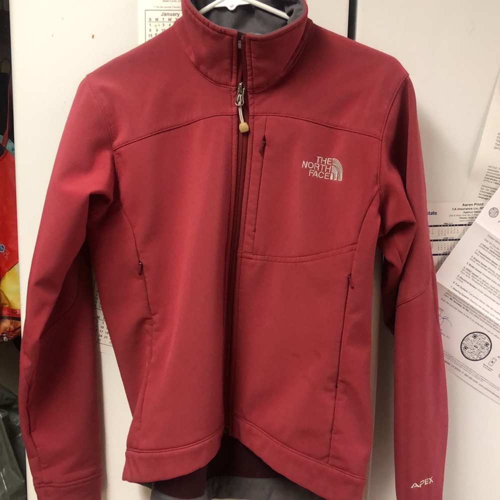 Super gorgeous jacket for ski . Nice color and warm for this winter.